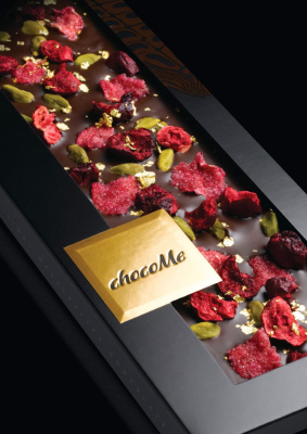 Горький шоколад ChocoMe V105, 23-x каратные золотые хлопья, фисташки Бронте, кусочки вишни, лепестки розы,110 г